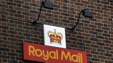 Una oficina del servicio de correos británico Royal Mail en Londres, el jueves 10 de octubre de 2013. (AP Foto/Lefteris Pitarakis, Archivo)