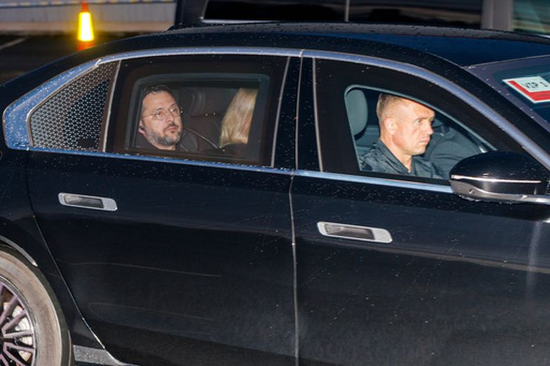 El presidente de Ucrania, Volodymyr Zelenskyy, es trasladado tras llegar a Oslo, Noruega, el martes 8 de septiembre de 2026, el día anterior del funeral del rey Harald V. (Frederik Ringnes/NTB Scanpix via AP)