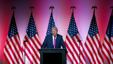 En esta imagen de archivo, el expresidente de Estados Unidos, Donald Trump, interviene en una cena del Partido Republicano en el condado de Oakland, el 25 de junio de 2023, in Novi, Michigan. (AP Foto/Al Goldis)