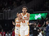 young aporta 37 y hawks vencen a wolves