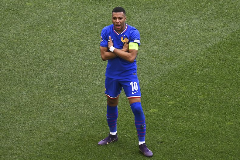 Kylian Mbappé de Francia celebra tras anotar el gol de apertura durante el partido de fútbol por el tercer puesto de la Liga de Naciones entre Alemania y Francia en Stuttgart, Alemania, el domingo 8 de junio de 2025. (Marijan Murat/dpa vía AP)