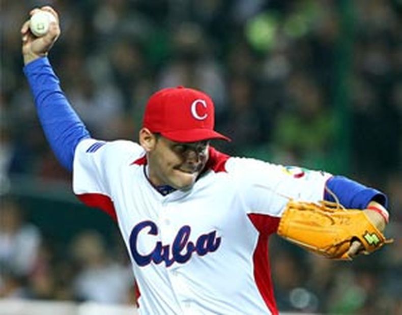 Castillo, de 27 años, abandonó Cuba en una operación marítima, a mediados de agosto. En un anterior intento de fuga este verano fue capturado y separado indefinidamente del equipo Villa Clara y de la preselección nacional por "indisciplina grave&quot