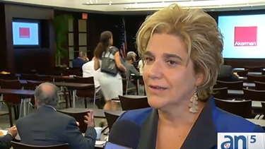 americateve | La conocida periodista española, Pilar Rahola, de visita en Miami, pidió redoblar la lucha contra el radicalismo.