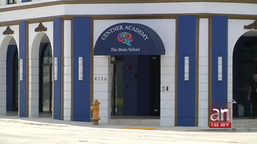 maestros y empleados vacunados contra el coronavirus no seran contratados en una escuela de miami