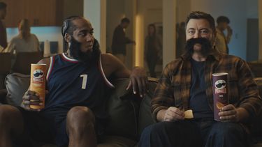 Esta imagen proporcionada por Pringles muestra el anuncio de la marca para el Super Bowl 2025 de la NFL. (Pringles vía AP)