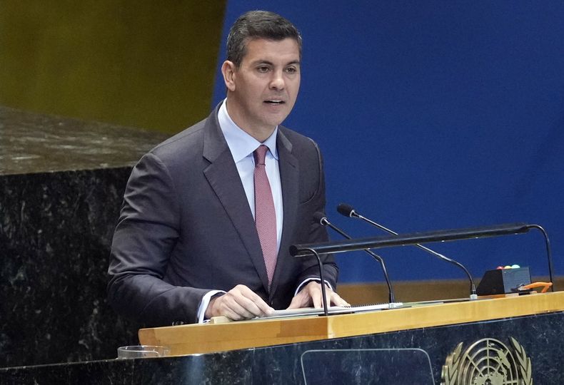 ARCHIVO - El presidente de Paraguay, Santiago Peña, habla en la Cumbre del Futuro, durante el marco de la Asamblea General de la ONU, el 23 de septiembre de 2024 (AP Foto/Richard Drew, archivo)