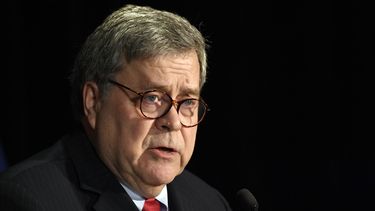 Juez critica a Barr por su manejo del reporte Mueller