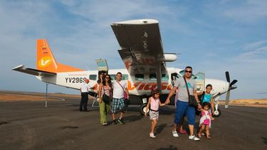 americateve | El problema de las aerolíneas, uno de las muchas manifestaciones de la escasez que abruma a la economía venezolana, se deriva del estricto control cambiario de más de una década: los boletos deben ser adquiridos en moneda local y el gobierno luego liquida