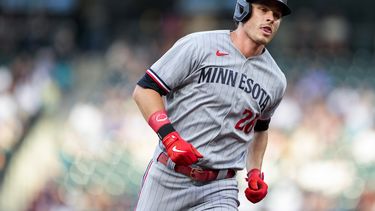 Max Kepler, de los Mellizos de Minnesota, corre las bases después de batear un cuadrangular solitario en contra de los Marineros de Seattle durante la quinta entrada del juego de béisbol, el miércoles 19 de julio de 2023, en Seattle. (AP Foto/Lindsey Wasson)