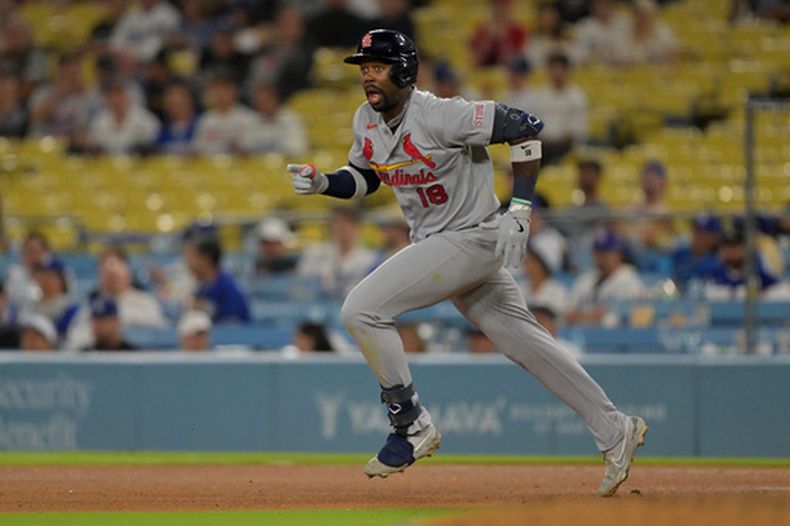 Jordan Walker, de los Cardenales de San Luis, corre a segunda al batear un doble ante los _Dodgers de Los Ángeles el martes 1 de septiembre de 2026 (AP Foto/Jayne Kamin-Oncea)