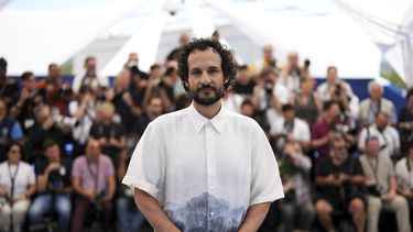 El director Ali Abbasi posa en la sesión de la película The Apprentice en la 77a edición del Festival de Cine de Cannes en Francia el martes 21 de mayo de 2024. (Foto Scott A Garfitt/Invision/AP)