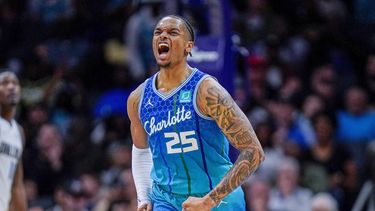 Hornets aplastan a fatigados Mavs e hilan 4to triunfo