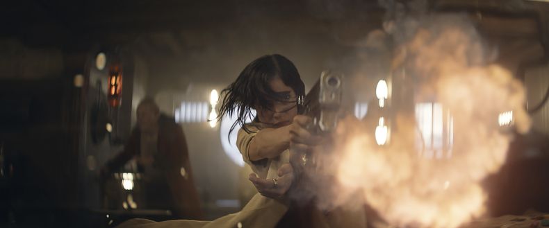 En esta imagen proporcionada por Netflix, Sofia Boutella en una escena de Rebel Moon: Part One - A Child of Fire. (Clay Enos/Netflix vía AP)