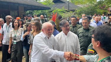 petro y lula hablan en amazonia colombiana sobre descarbonizacion y revitalizar la selva