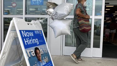 Contrataciones en EEUU aumentan más de lo previsto en julio