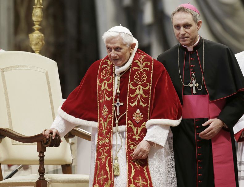EUR-GEN  BENEDICTO XVI-SECRETARIO-MEMORIAS
