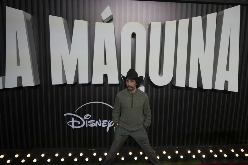 El actor mexicano Raúl Briones posa para un retrato en la premiere de La Máquina en la Ciudad de México el martes 8 de octubre de 2024. (Foto AP/Fernando Llano)