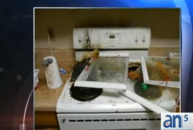 Lo que verá a continuación los va a dejar con la boca abierta?.son imágenes de la vivienda de una mujer que vive en Orlando quien junto a sus hijos vivió años en condiciones prácticamente infrahumanas.