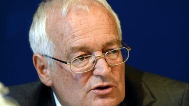 americateve | El jefe del comit&eacute; de &eacute;tica de la FIFA, Joachim Eckert, habla en una conferencia de prensa el 27 de julio de 2012 en Zurich. (AP Photo/Keystone, Walter Bieri,File)