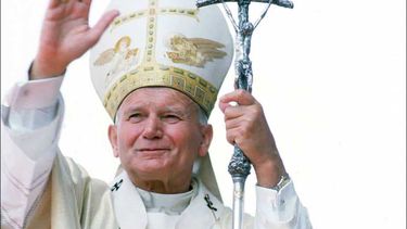 a 18 anos de la muerte de juan pablo ii, el mas universal y viajero de los papas, canonizado en tiempo record