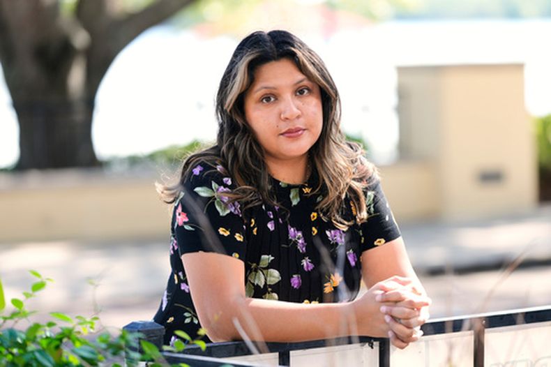 Melani Candia, cuyo estatus del DACA fue puesto en pausa, en un vecindario de Orlando, Florida, el 23 de abril de 2026. (AP Foto/John Raoux)