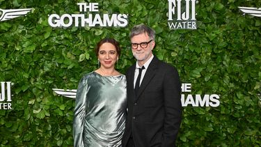 Maya Rudolph, a la izquierda, y Paul Thomas Anderson asisten a los Premios Gotham en Cipriani Wall Street el lunes 1 de diciembre de 2025, en Nueva York. (Foto Evan Agostini/Invision/AP)