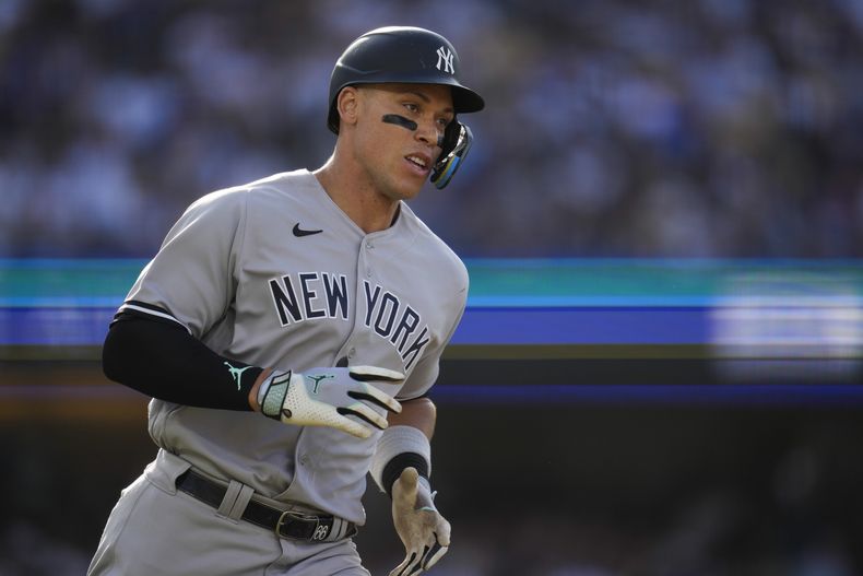 Aaron Judge, de los Yanquis de Nueva York, recorre las bases luego de conectar un jonrón en el juego del sábado 3 de junio de 2023, ante los Dodgers de Los Ángeles (AP Foto/Ashley Landis)