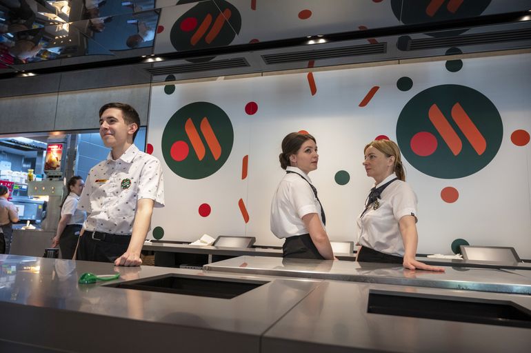 Sucesor ruso de McDonalds abre 1er restaurante en Moscú