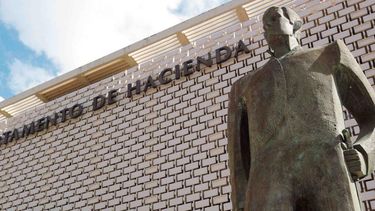 hacienda proyecta la perdida de 500,000 contribuyentes en cinco anos