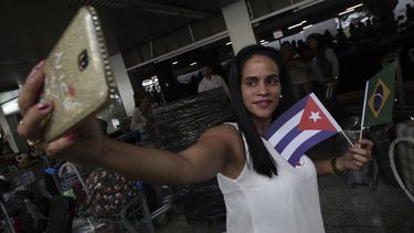 a cuba no vuelvo mas: medicos cubanos deciden quedarse en brasil