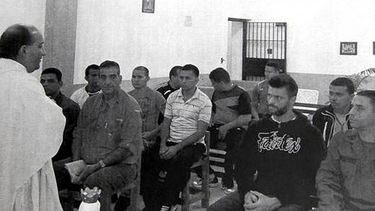 americateve | El líder de la oposición, encarcelado desde febrero, afrontará un juicio oral y público a partir de este miércoles. En la imagen, se lo ve acompañado de otros reclusos