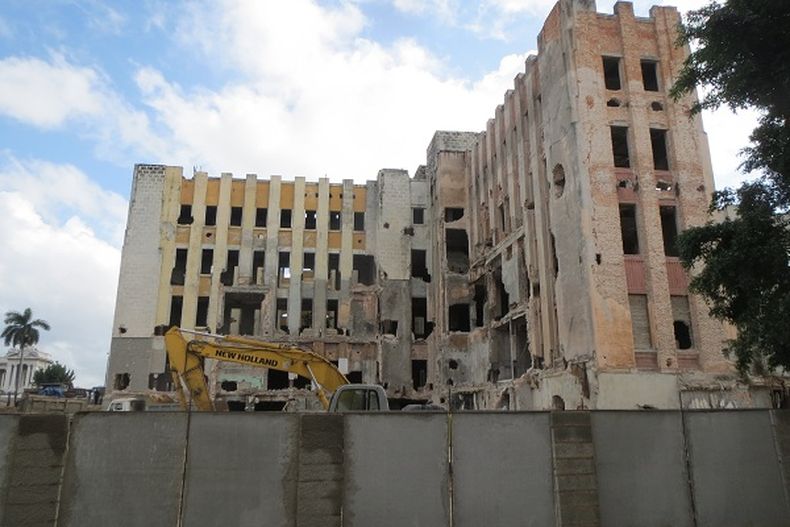 Foto-4.-Vista-Lateral-de-la-demolición-del-H.-pedro-Borras-Astorga.jpg