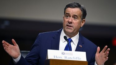 John Ratcliffe, nominado por el presidente electo Donald Trump como director de la Agencia Central de Inteligencia, comparece ante la Comisión de Inteligencia del Senado en su audiencia de confirmación en el Capitolio, Washington, el miércoles 15 de enero de 2025. (AP Foto/John McDonnell)
