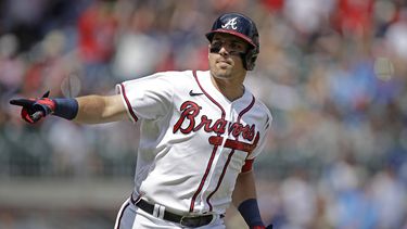 Riley pega hit productor en 12mo; Bravos ganan a Nacionales