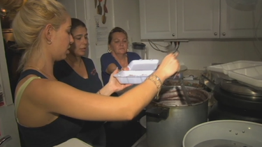 restaurante cubano ofrece comida gratis a damnificado