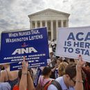 ARCHIVO - Partidarios de la Ley de Cuidado de Salud Asequible, comúnmente llamada Obamacare o ACA por sus siglas en inglés, durante una protesta afuera de la Corte Suprema federal en Washington, el 25 de junio de 2015. (AP Foto/Jacquelyn Martin, Archivo)