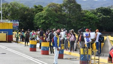 las autoridades de colombia y venezuela ultiman detalles para reabrir el paso peatonal fronterizo