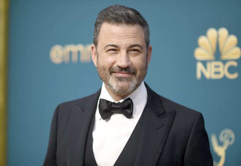 ARCHIVO - Jimmy Kimmel llega a los 74.os Premios Primetime Emmy en el Microsoft Theater en Los Ángeles, el 12 de septiembre de 2022. (Foto Richard Shotwell/Invision/AP, archivo)