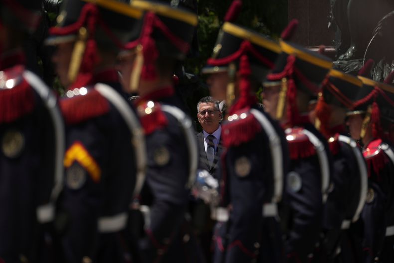 El ministro de Asuntos Exteriores de Israel, Gideon Saar, asiste a una ceremonia en honor al héroe nacional argentino, general José de San Martín, en Buenos Aires, Argentina, el martes 25 de noviembre de 2025. (Foto AP/Rodrigo Abd)