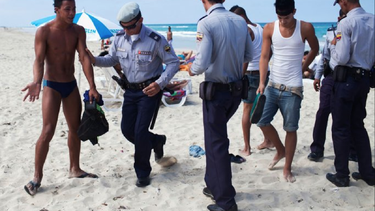 denuncian que algunos policias actuan como proxenetas en cuba