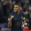 Kylian Mbappé celebra tras anotar de penal el gol para que Francia derrotase 1-0 a Grecia en las eliminatorias de la Eurocopa, el lunes 19 de junio de 2023, en St. Denis. (AP Foto/Christophe Ena)