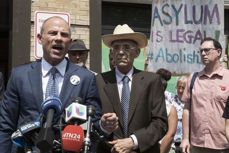REP-GEN_AVENATTI-POLITICA-0.jpg