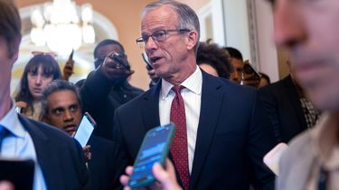 El líder de la mayoría republicana en el Senado, John Thune, en el Capitolio en Washington el 20 de octubre del 2025. (AP foto/J. Scott Applewhite)
