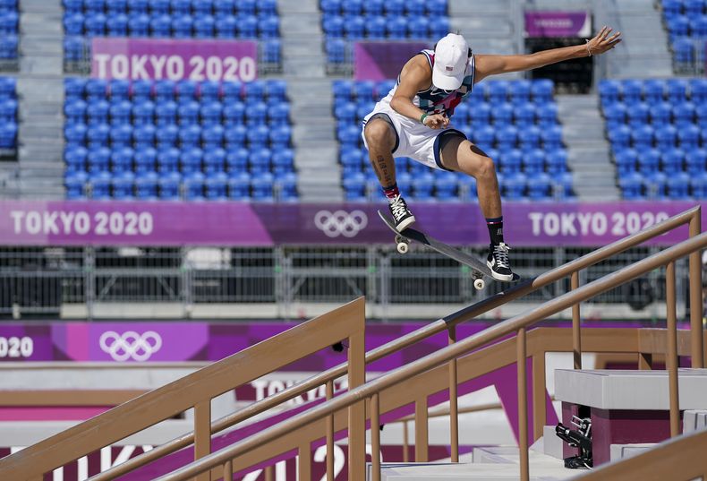 ARCHIVO - En foto del 25 de julio del 2024, el estadounidense Jagger Eaton compite en el evento de skateboarding en los Juegos Olímpicos de Tokio. (Nathan Denette/The Canadian Press via AP, Archivo)
