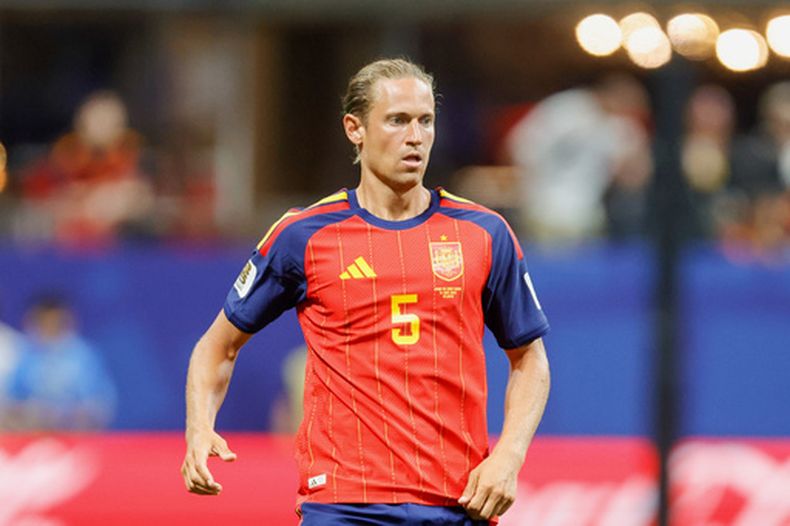 ARCHIVO - Marcos Llorente, de la selección de España, disputa el partido del Mundial ante Cabo Verde el 15 de junio de 2026 en Atlanta (AP Foto/Stew Milne, archivo)