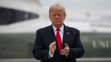 Trump elogia prohibición a jugadores NFL de arrodillarse