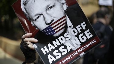 Nuevos cargos contra Assange podrían demorar extradición