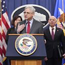 El secretario de Justicia Merrick Garland habla con los periodistas durante una rueda de prensa en el Departamento de Justicia, el miércoles 6 de diciembre de 2023, en Washington. (AP foto/Mark Schiefelbein)
