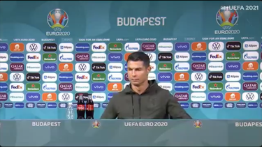 video: coca-cola pierde 4.000 millones de dolares tras el gesto de cristiano ronaldo