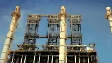 americateve | La paralización de refinerías petroleras en Venezuela,  más la baja en los precios del barril de crudo han tenido un impacto muy negativo en la economía venezolana.